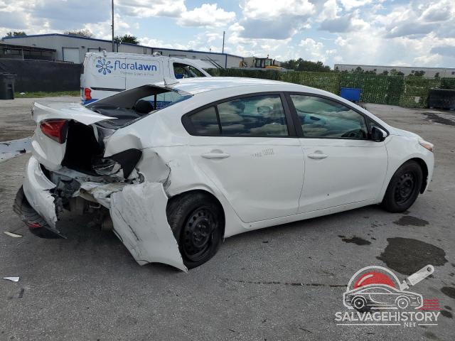 3KPFK4A74JE247151 2018 KIA FORTE photo no. 3