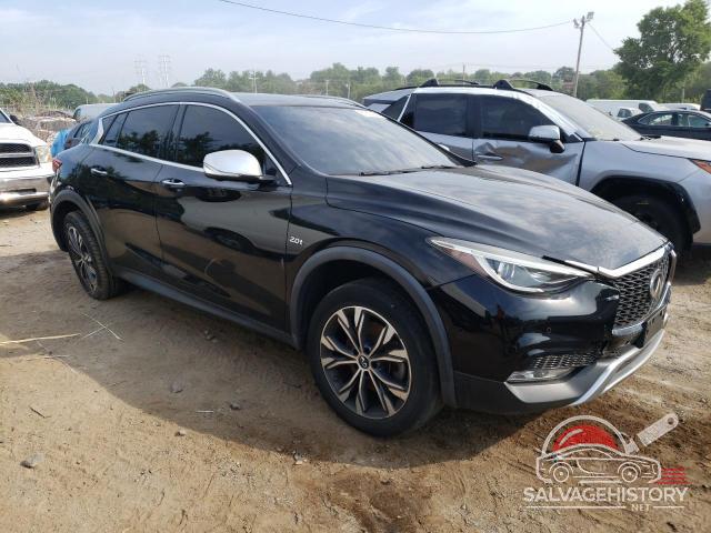 SJKCH5CR1JA048158 2018 INFINITI QX30 photo no. 4