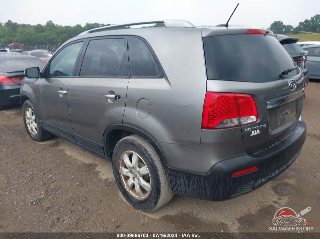 5XYKT4A22DG315115 2013 KIA SORENTO photo no. 3