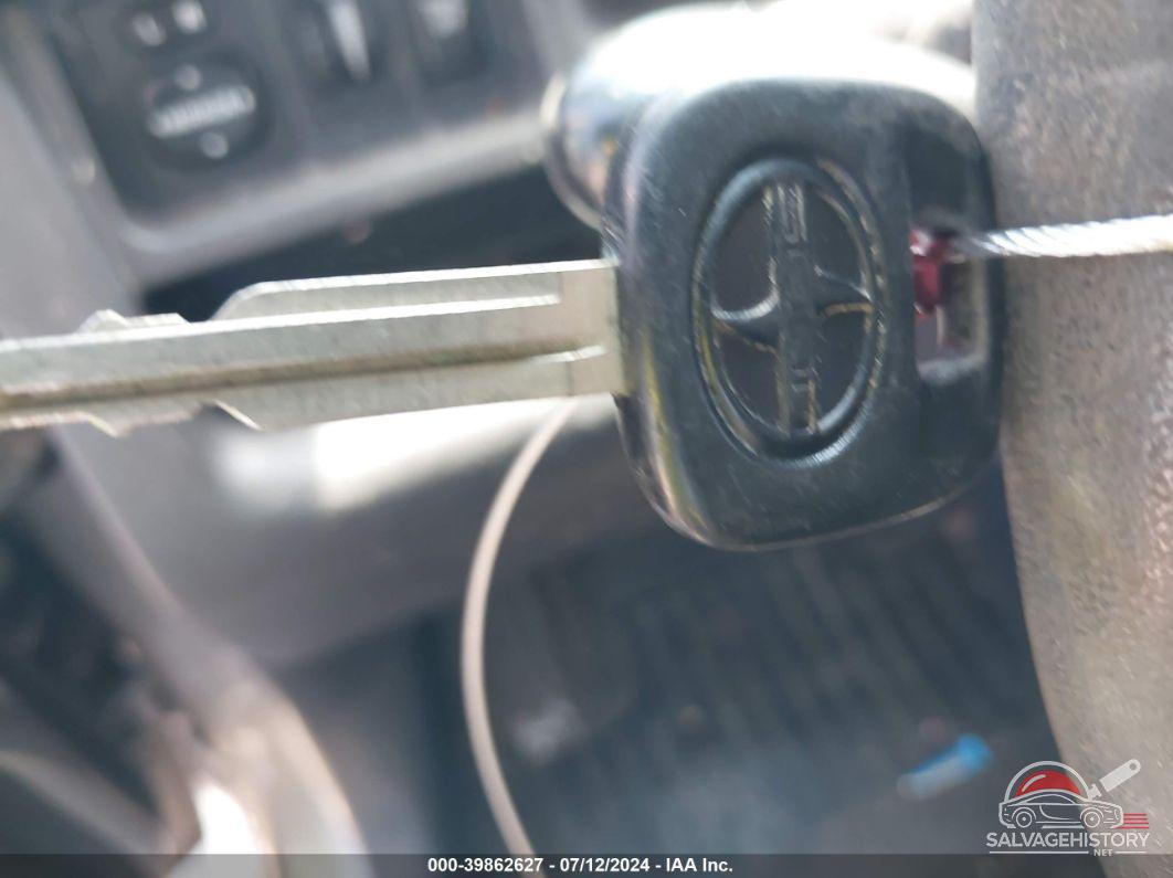 JTLKT324350171354 2005 SCION XB photo no. 11