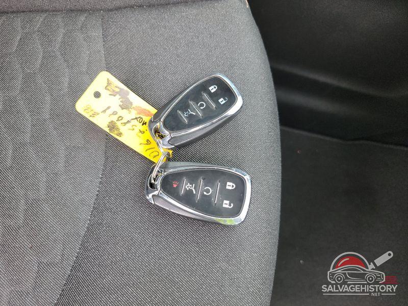 2GNAXTEV2K6258088 2019 CHEVROLET EQUINOX photo no. 2
