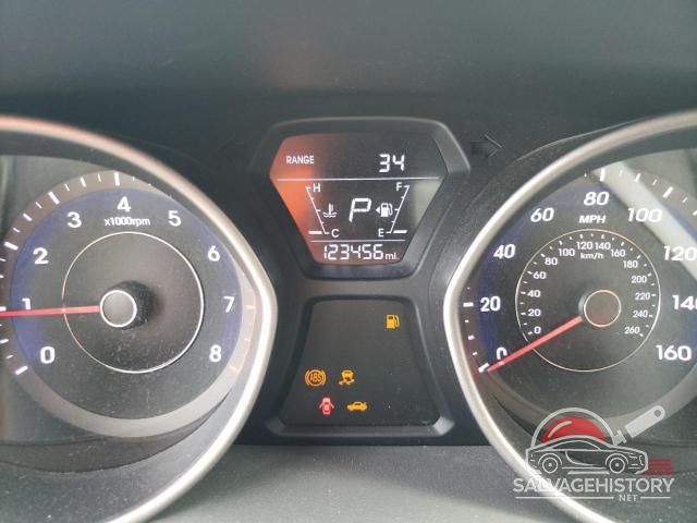 5NPDH4AE3GH704329 2016 HYUNDAI ELANTRA photo no. 9