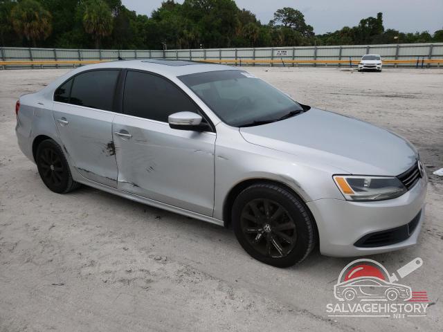 3VWD07AJ6EM378617 2014 VOLKSWAGEN JETTA photo no. 4