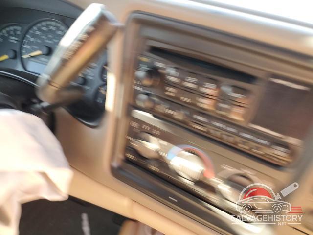 3GNGK26G11G121682 2001 CHEVROLET SUBURBAN photo no. 9