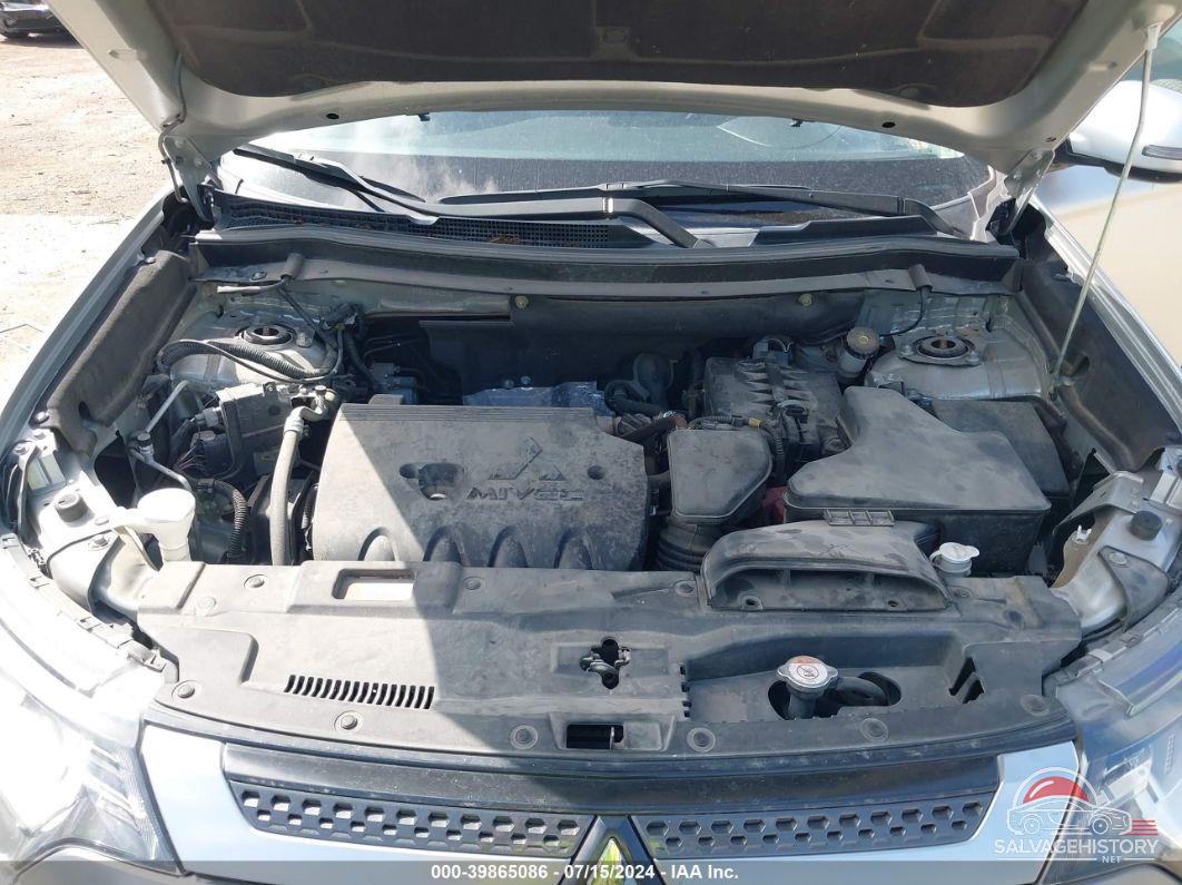 JA4AZ3A35LZ032778 2020 MITSUBISHI OUTLANDER photo no. 10