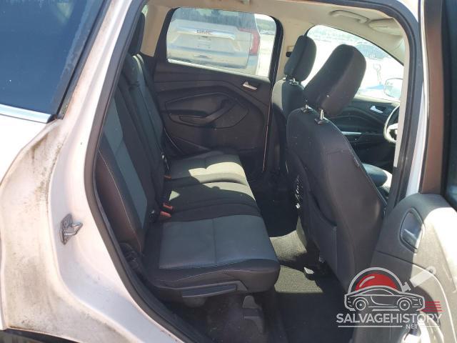 1FMCU9GD7JUA94107 2018 FORD ESCAPE photo no. 10