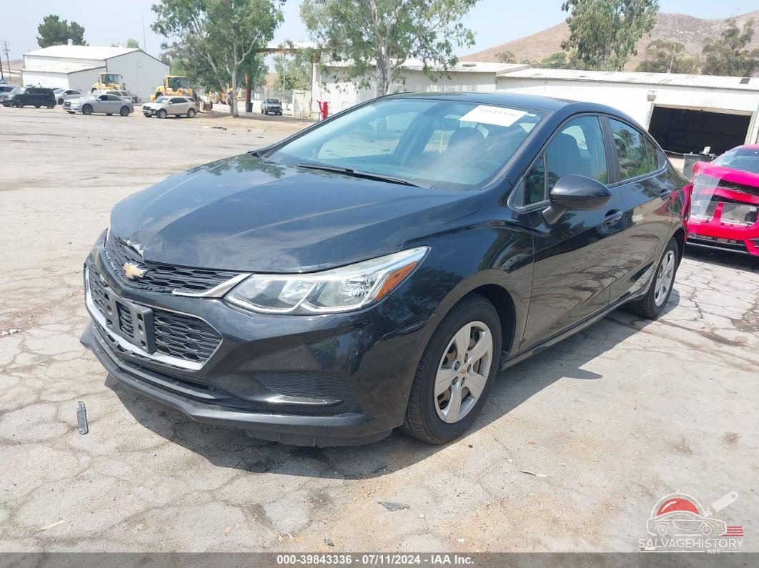 1G1BC5SM1J7158085 2018 CHEVROLET CRUZE photo no. 2
