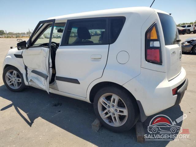 KNDJT2A27A7060924 2010 KIA SOUL photo no. 2