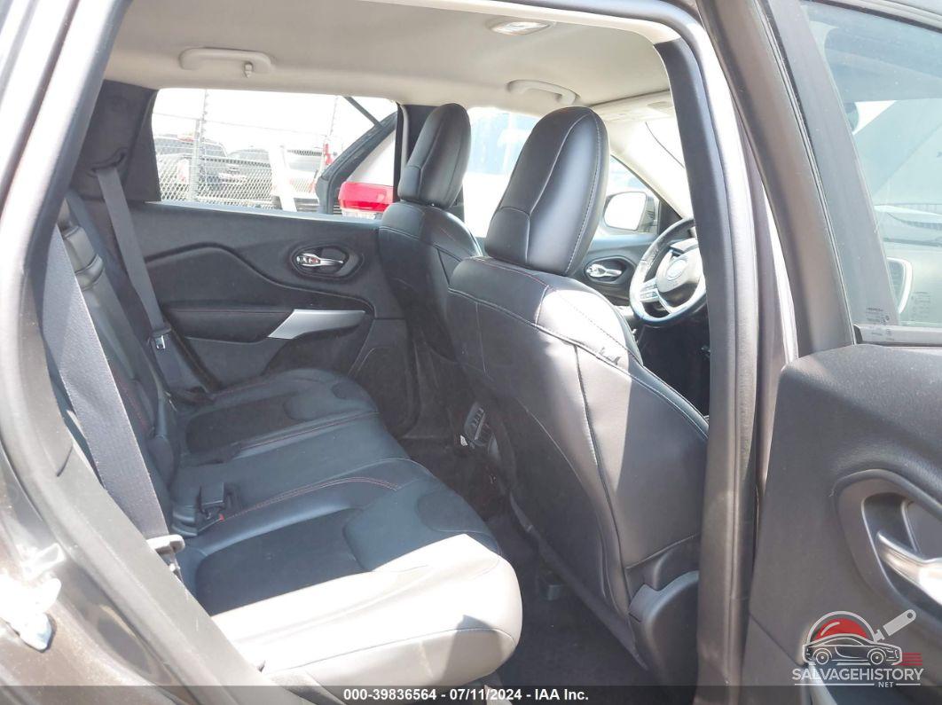1C4PJMBS9HW647975 2017 JEEP CHEROKEE photo no. 8
