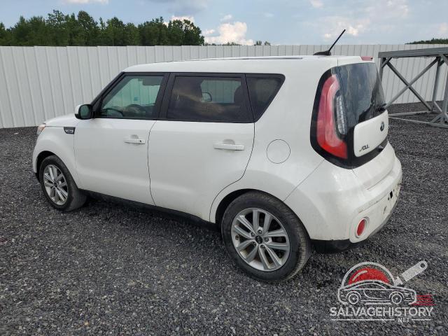 KNDJP3A55J7606480 2018 KIA SOUL photo no. 2