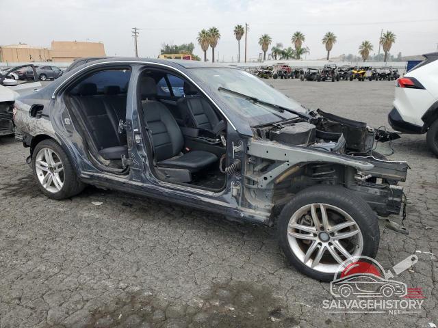 WDDGF4HB7DA840180 2013 MERCEDES-BENZ C-CLASS photo no. 4