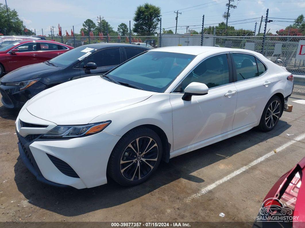 4T1B11HK6JU661779 2018 TOYOTA CAMRY photo no. 2