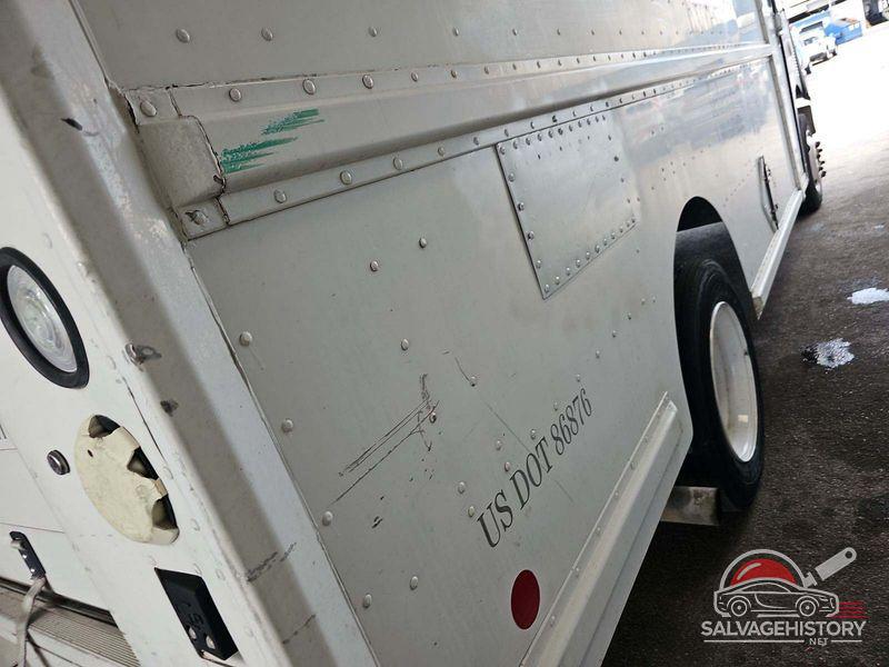 4UZAANBW31CH53004 2001 FREIGHTLINER CHASSIS photo no. 9
