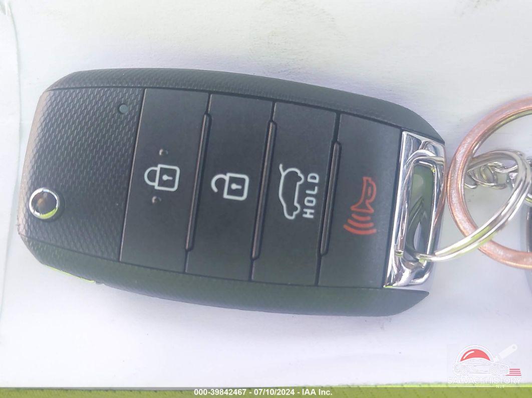 KNDJN2A2XH7421602 2017 KIA SOUL photo no. 11