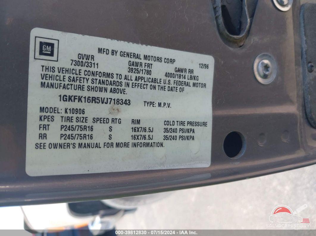 1GKFK16R5VJ718343 1997 GMC SUBURBAN 1500 photo no. 9