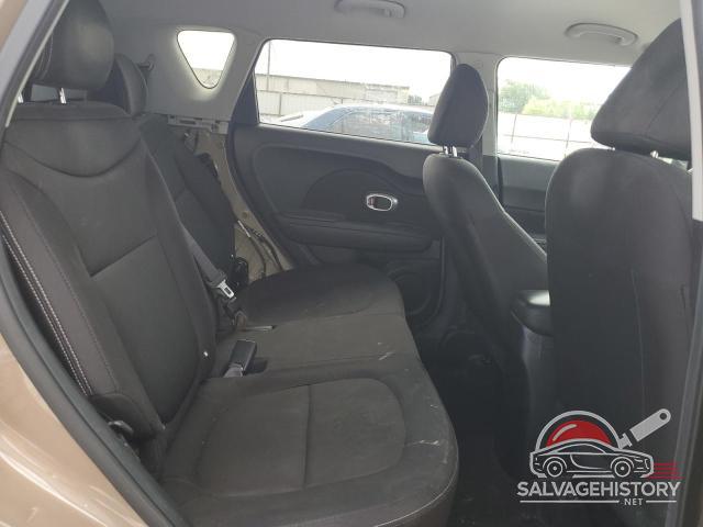 KNDJN2A20G7276620 2016 KIA SOUL photo no. 10