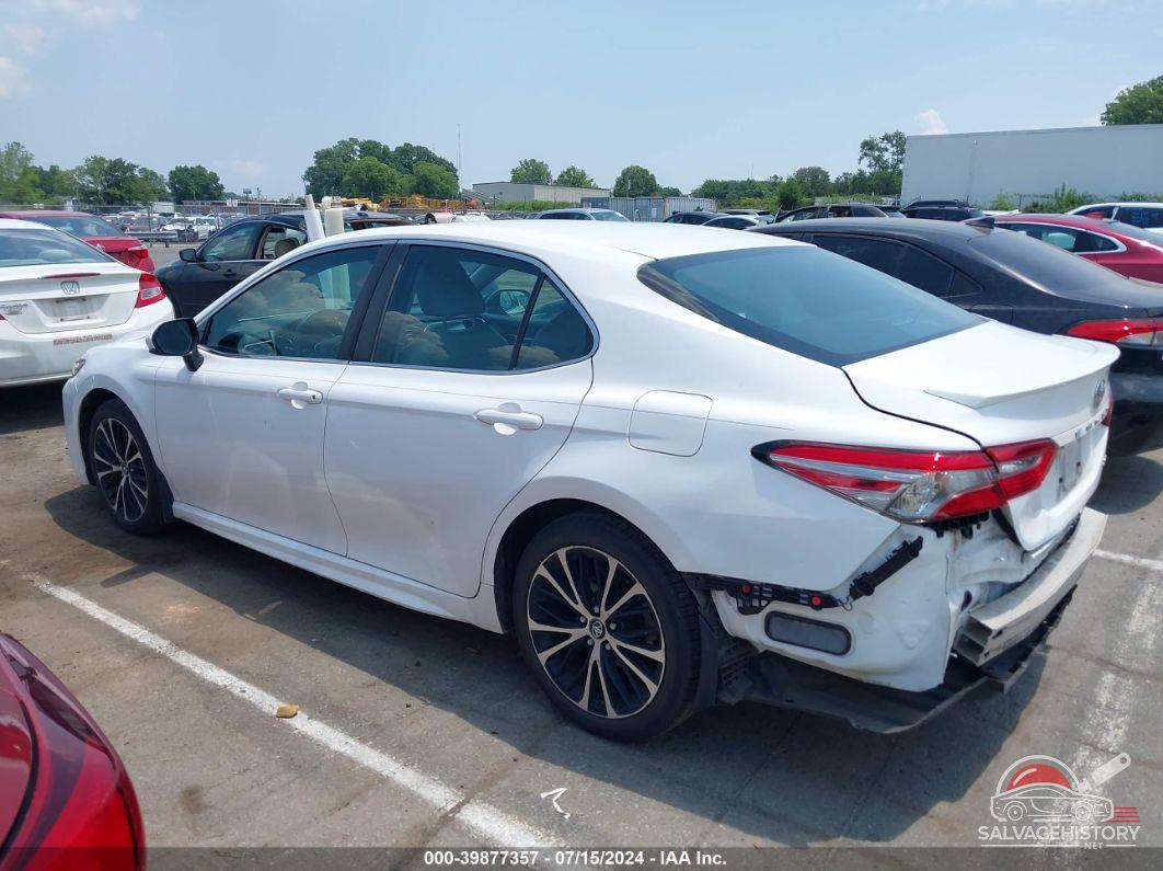 4T1B11HK6JU661779 2018 TOYOTA CAMRY photo no. 3