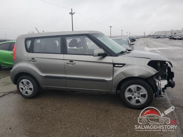 KNDJT2A54D7596633 2013 KIA SOUL photo no. 4