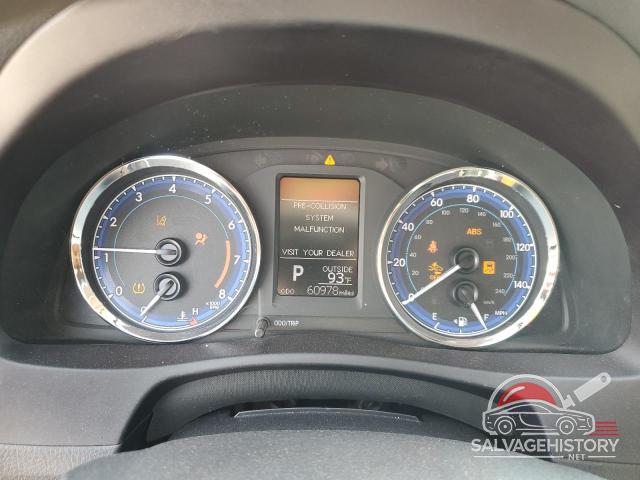 5YFBURHE7JP846053 2018 TOYOTA COROLLA photo no. 9