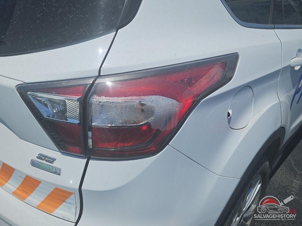 1FMCU0GD8HUA95868 2017 FORD ESCAPE photo no. 2