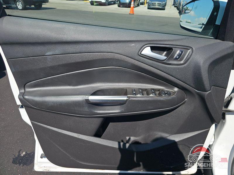 1FMCU0GD8HUC54226 2017 FORD ESCAPE photo no. 4