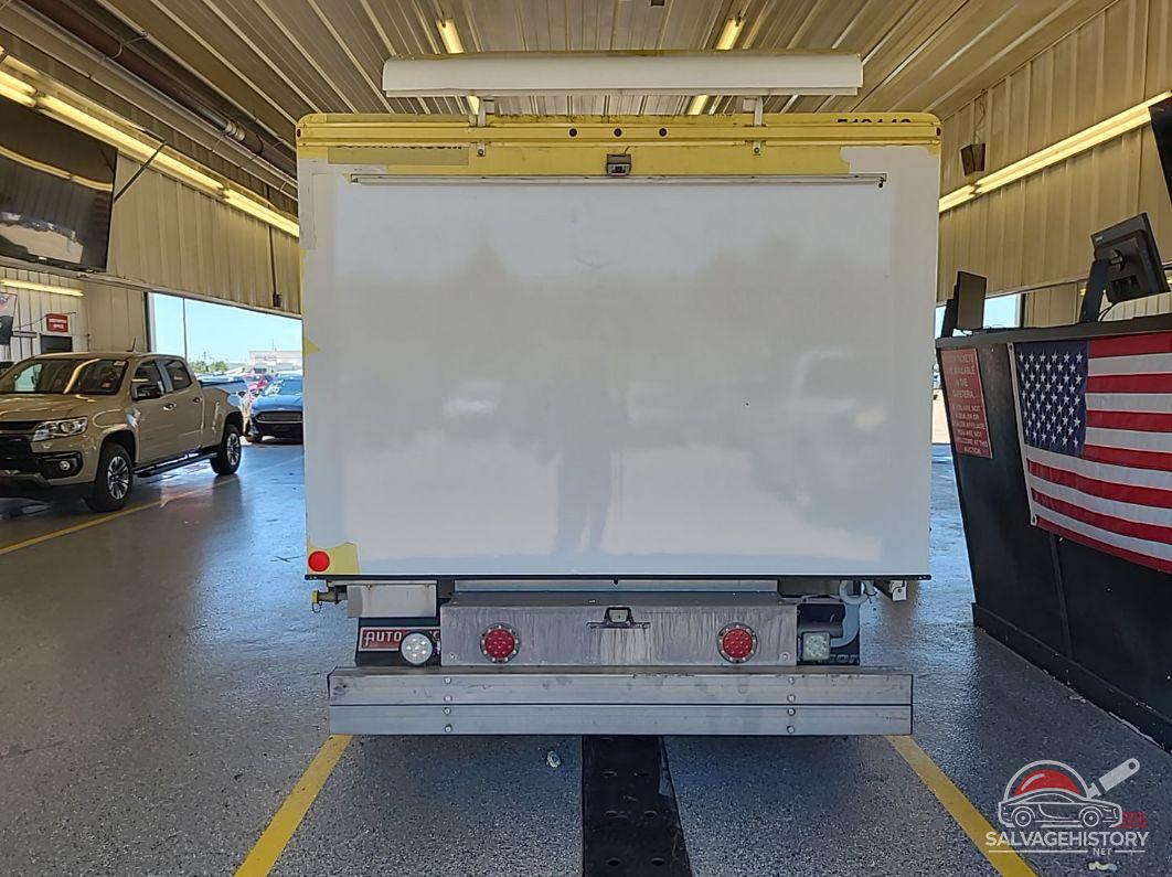 1FDXE4FS4HDC72213 2017 FORD ECONOLINE photo no. 9
