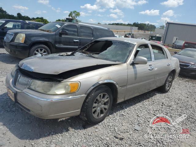 1LNHM81W41Y706878 2001 LINCOLN TOWNCAR photo no. 3