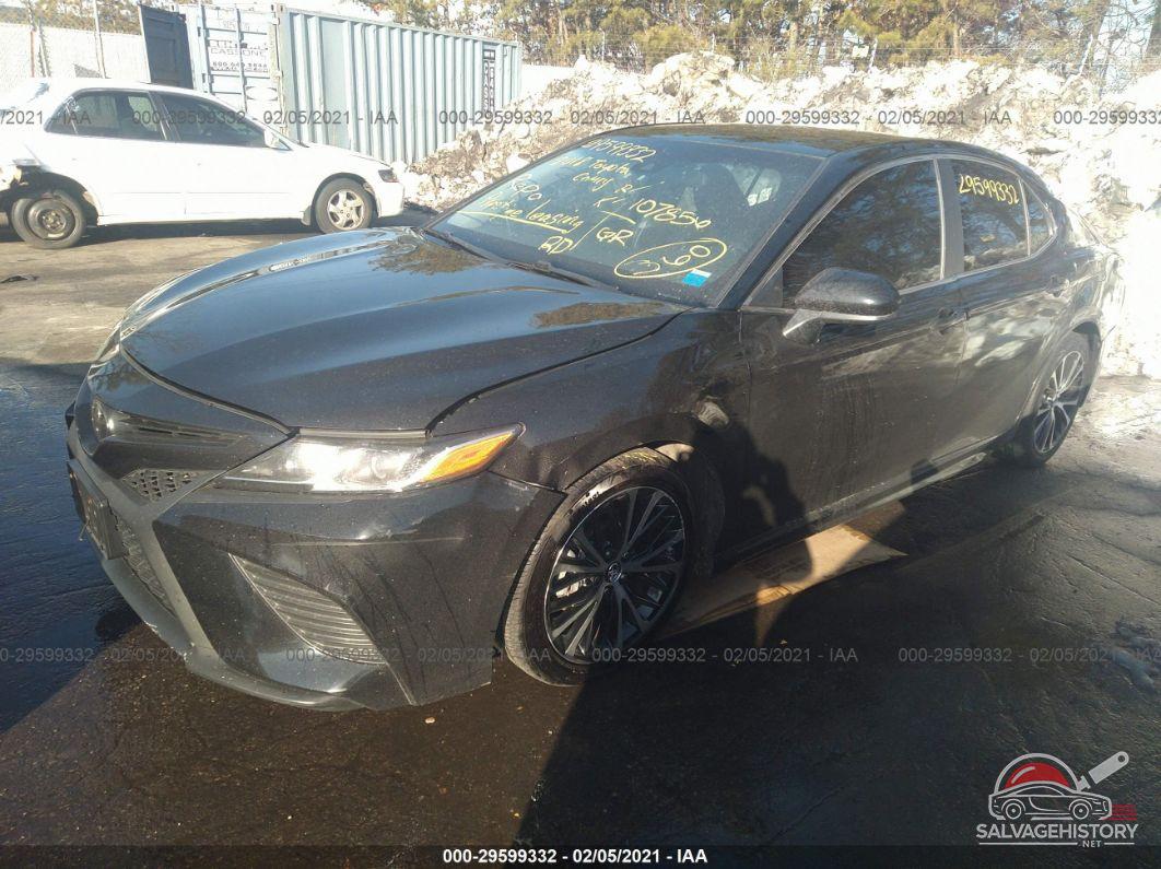 4T1B11HK0JU096025 2018 TOYOTA CAMRY photo no. 2