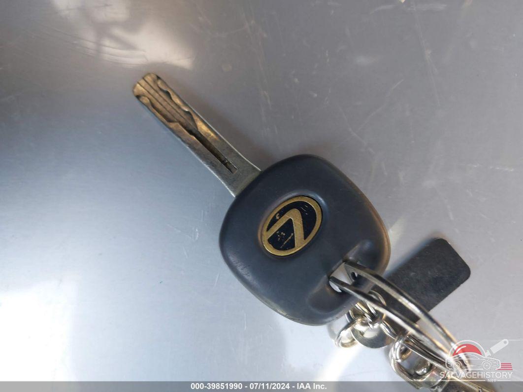 JTHBD192240093468 2004 LEXUS IS 300 photo no. 11