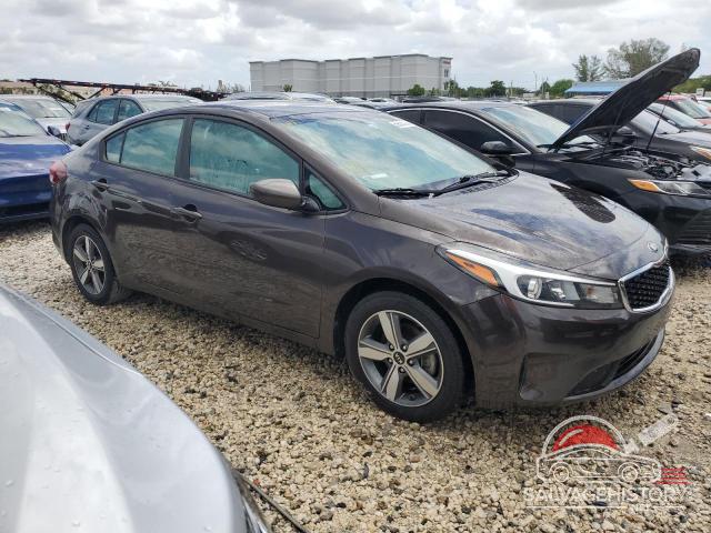 3KPFL4A72JE199047 2018 KIA FORTE photo no. 4
