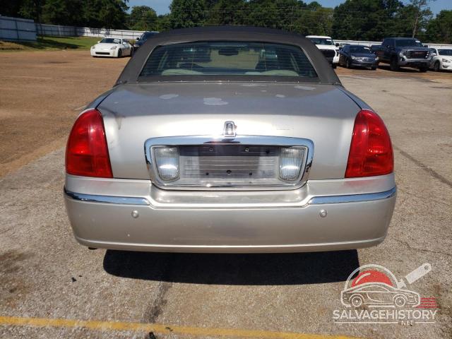 1LNHM81W94Y619076 2004 LINCOLN TOWNCAR photo no. 6