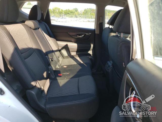 KNMAT2MV4JP548010 2018 NISSAN ROGUE photo no. 10