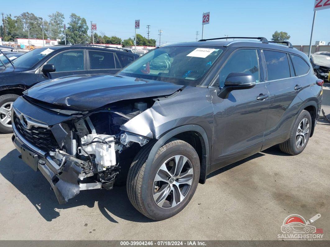 5TDHZRAH6MS527724 2021 TOYOTA HIGHLANDER photo no. 2