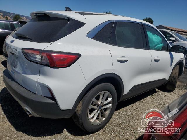 1FMCU0G67NUA63393 2022 FORD ESCAPE photo no. 3