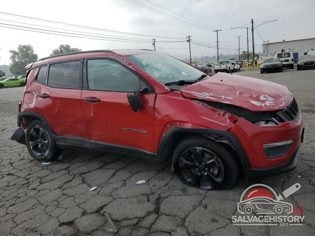 3C4NJDAB8JT281401 2018 JEEP COMPASS photo no. 4