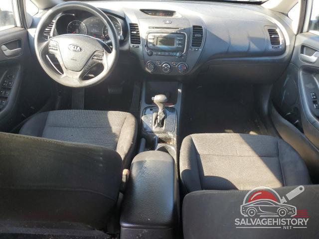 3KPFK4A76JE185302 2018 KIA FORTE photo no. 8