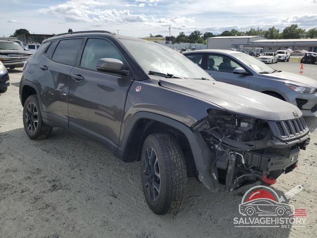 3C4NJDDB7KT733075 2019 JEEP COMPASS photo no. 4