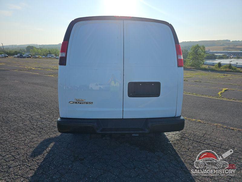 1GCWGAFF7H1338993 2017 CHEVROLET EXPRESS 2500 photo no. 5