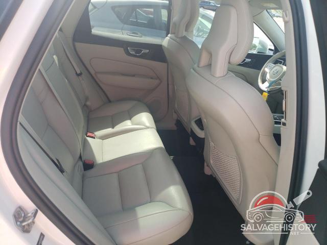 YV4102RL9J1023962 2018 VOLVO XC60 photo no. 11