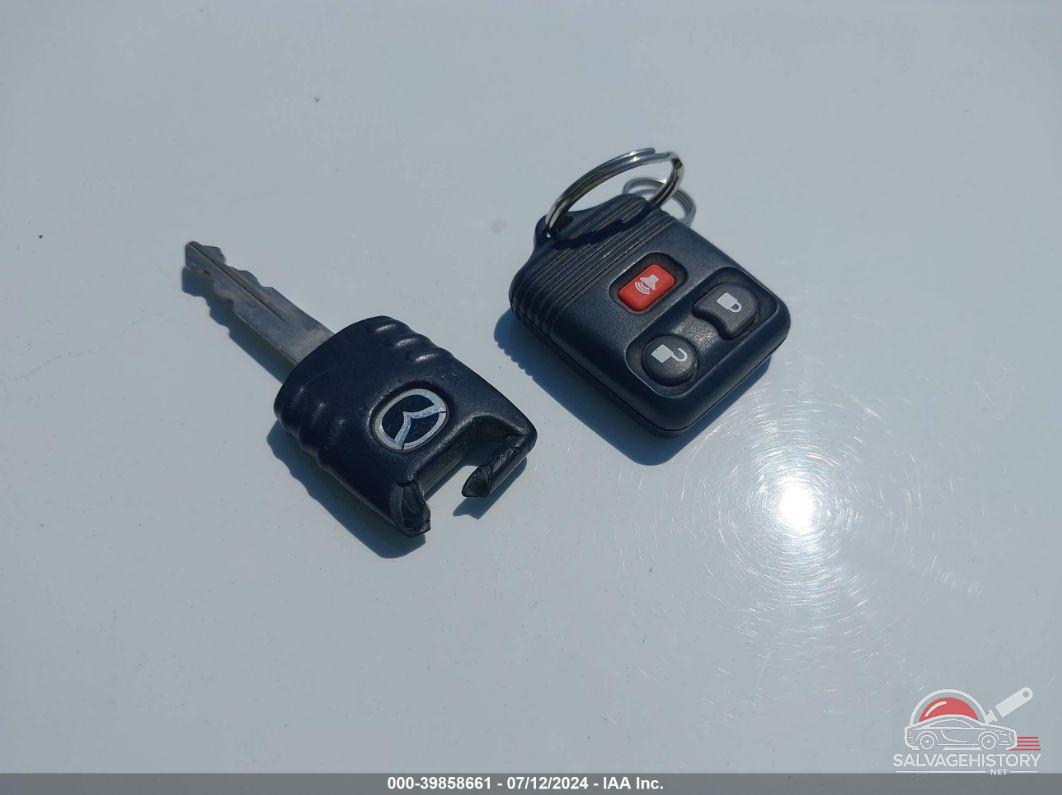4F2CZ06105KM59768 2005 MAZDA TRIBUTE photo no. 11