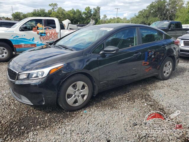 3KPFK4A71HE113028 2017 KIA FORTE photo no. 9
