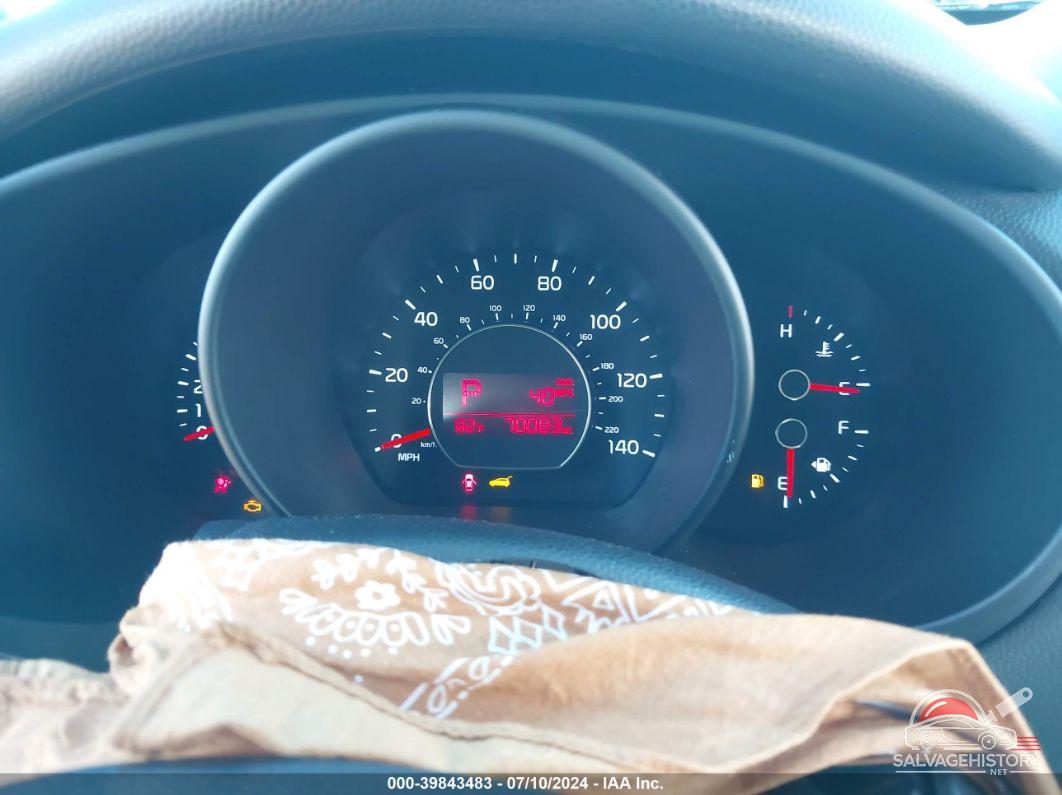 KNDJP3A51F7124967 2015 KIA SOUL photo no. 7