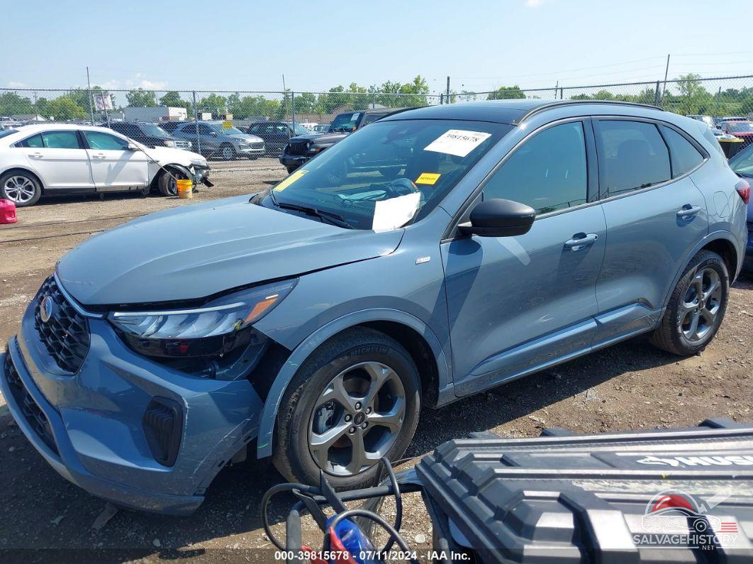 1FMCU9MN3PUA99360 2023 FORD ESCAPE photo no. 2