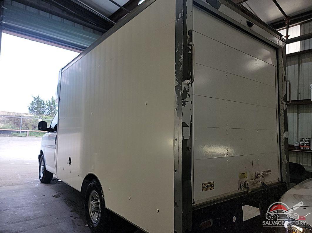 1GB0GRFG4K1220120 2019 CHEVROLET EXPRESS G3500 photo no. 3