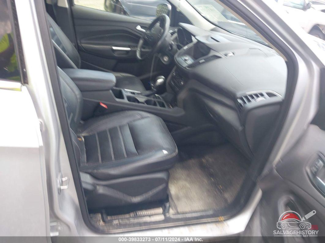 1FMCU9HD9JUB24951 2018 FORD ESCAPE photo no. 5