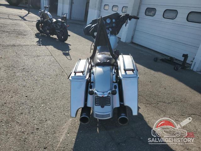 1HD1KB410AB646639 2010 HARLEY-DAVIDSON FL photo no. 4