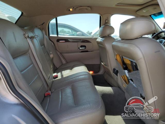 1LNHM82W32Y625838 2002 LINCOLN TOWNCAR photo no. 10