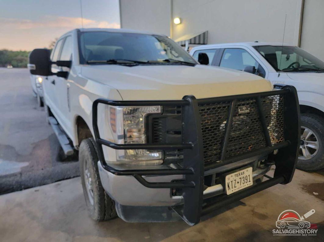 1FT7W2B69JEB73031 2018 FORD F250 photo no. 2