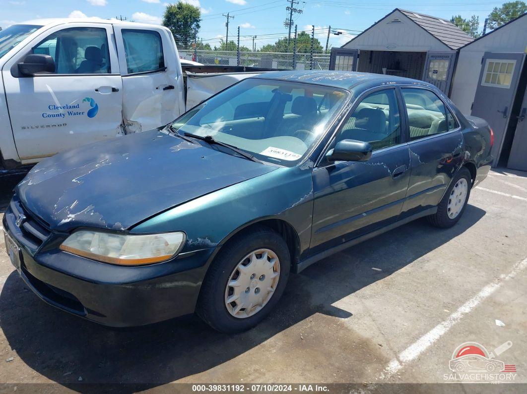 1HGCG5543WA033127 1998 HONDA ACCORD photo no. 2