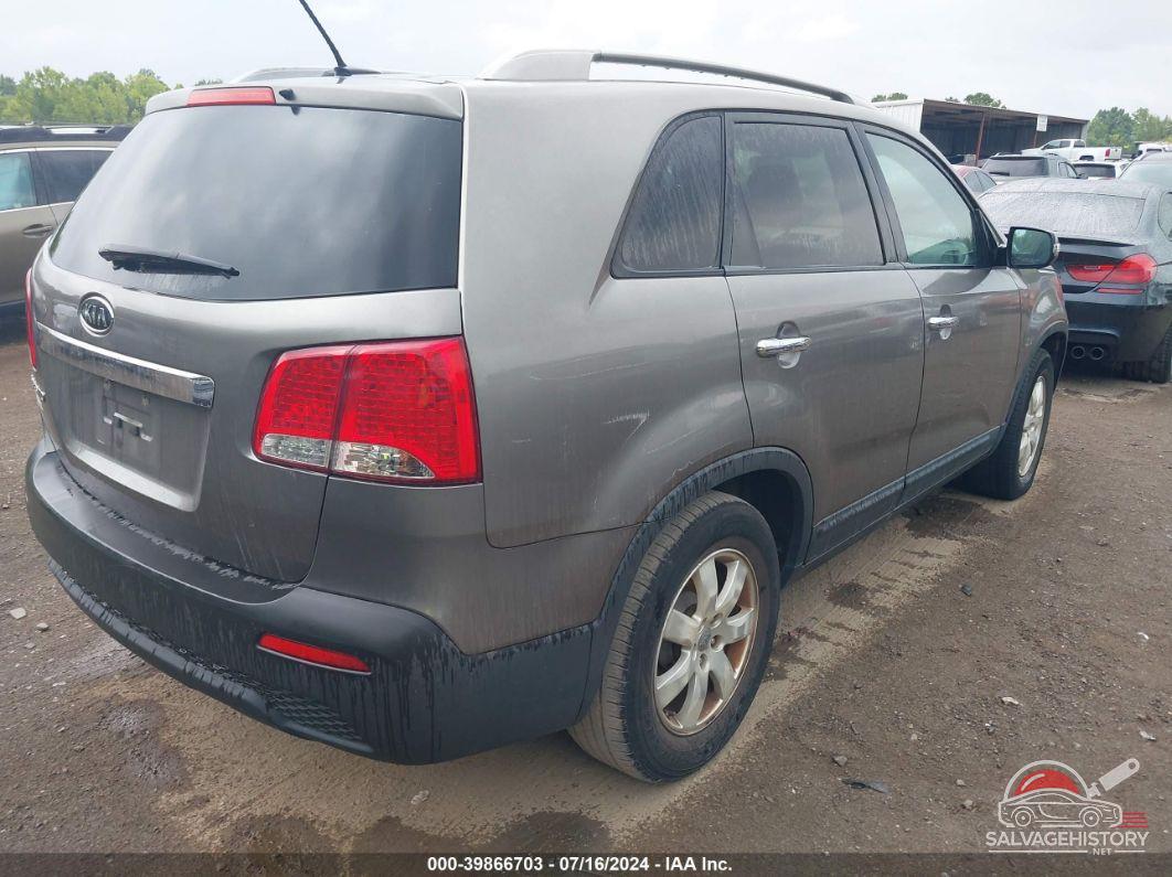 5XYKT4A22DG315115 2013 KIA SORENTO photo no. 4